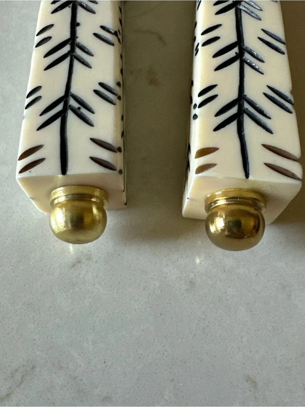 Anthropologie Lamar Salad Serving Set Gold White Decorative Handles